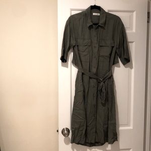 Open Back Dress / Buttoned down